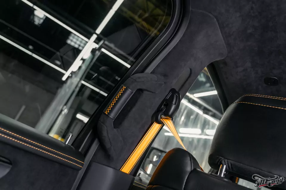 Что мы сделали с RAM TRX Hennessey Mammoth 1000?! Часть 5: процесс пошива, готовый салон и ремни безопасности